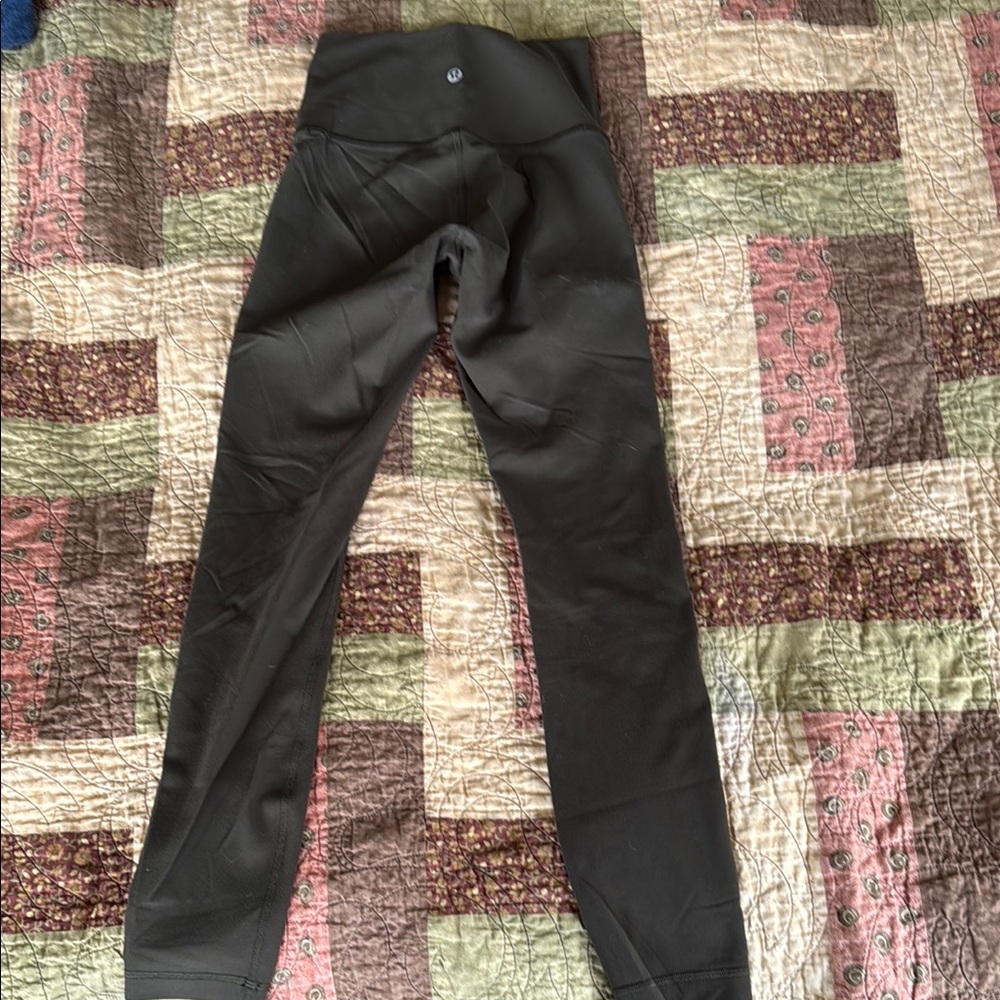 Lululemon Olive Green Leggings with Elastic Waistband and Slim Fit